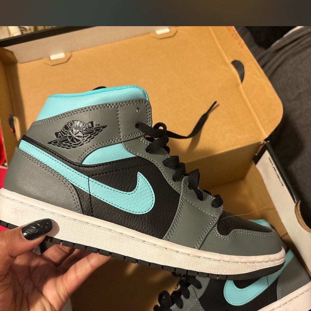 Jordan Air Jordan 1 Mid Black/Aurora Green/Smoke Grey Box Label